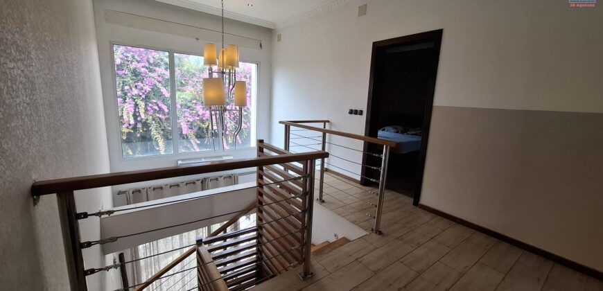 A louer un agréable appartement T4 en duplex situé à 5 minutes d’Ivandry au sein d’une résidence sécurisée