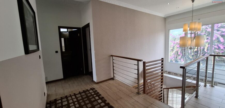 A louer un agréable appartement T4 en duplex situé à 5 minutes d’Ivandry au sein d’une résidence sécurisée