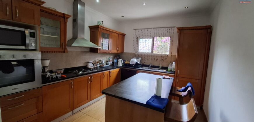 A louer un agréable appartement T4 en duplex situé à 5 minutes d’Ivandry au sein d’une résidence sécurisée