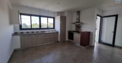 A louer un appartement T4 situé à deux pas de l’école British School en bord de route d’Ivandry