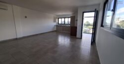 A louer un appartement T4 situé à deux pas de l’école British School en bord de route d’Ivandry