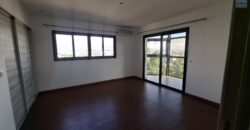 A louer un appartement T4 situé à deux pas de l’école British School en bord de route d’Ivandry