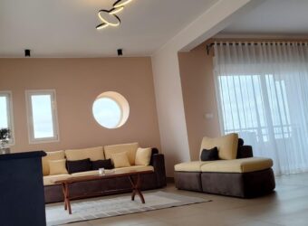 A louer un bel appartement T3 meublé et équipé situé à Soavimbahoaka