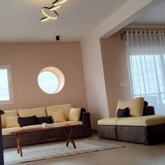 A louer un bel appartement T3 meublé et équipé situé à Soavimbahoaka