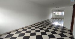 En vente une grande villa de type F7 avec piscine située dans un quartier résidentiel à Androhibe