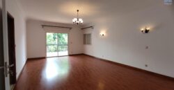 En vente une grande villa de type F7 avec piscine située dans un quartier résidentiel à Androhibe