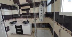 En vente une grande villa de type F7 avec piscine située dans un quartier résidentiel à Androhibe
