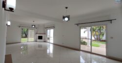 En vente une grande villa de type F7 avec piscine située dans un quartier résidentiel à Androhibe