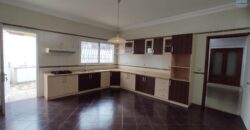 En vente une grande villa de type F7 avec piscine située dans un quartier résidentiel à Androhibe