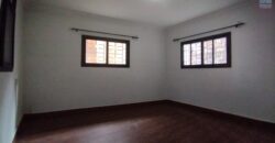 A louer un appartement T3 situé en bordure de la route principale à Ampandrana