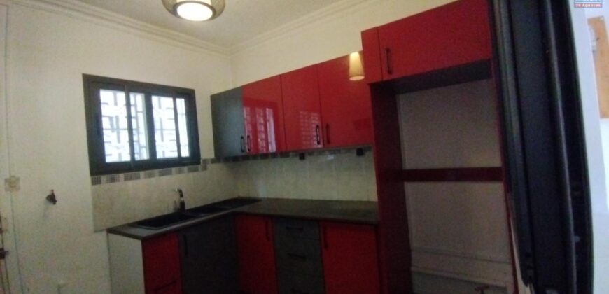 A louer un appartement T3 situé en bordure de la route principale à Ampandrana