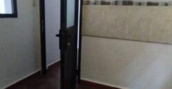 A louer un appartement T3 situé en bordure de la route principale à Ampandrana