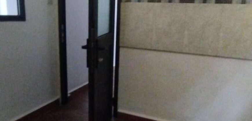 A louer un appartement T3 situé en bordure de la route principale à Ampandrana
