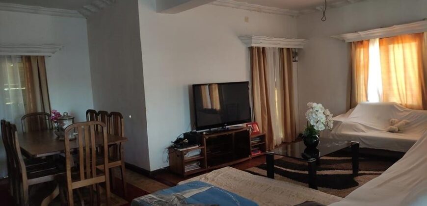 A vendre un spacieux appartement de type F4 situé dans un quartier calme à Ambohipoa