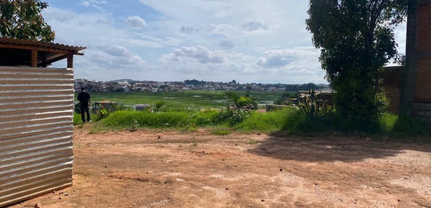 A vendre un magnifique terrain de 1000 m2 situé à Ambohibao Antehiroka