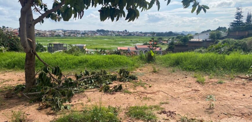 A vendre un magnifique terrain de 1000 m2 situé à Ambohibao Antehiroka