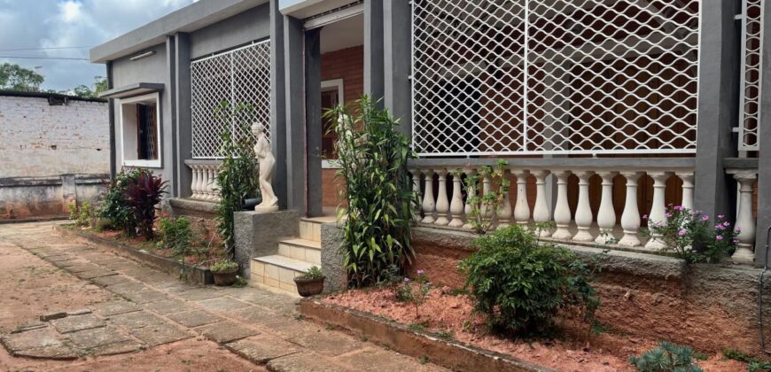 A louer une villa T4 située dans un quartier calme à Amboditsiry