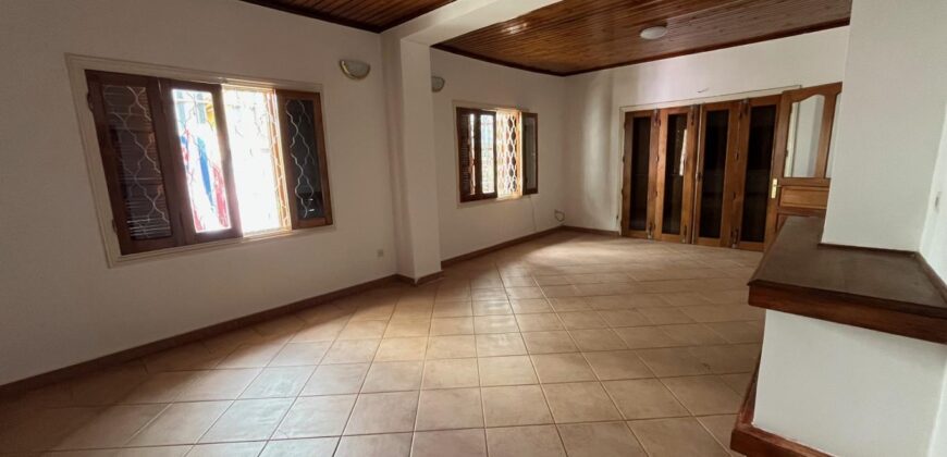 A louer une villa T4 située dans un quartier calme à Amboditsiry