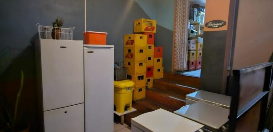 A vendre fonds de commerce restaurant avec terrasse et appartement situé à Antsahavola
