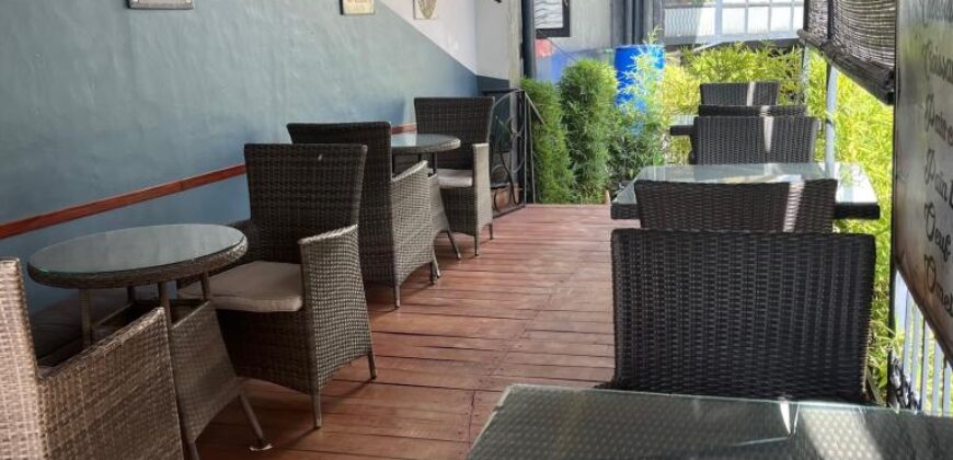 A vendre fonds de commerce restaurant avec terrasse et appartement situé à Antsahavola
