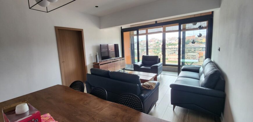 En location un charmant appartement appartement meublé de type F3 situé au sein d’une résidence sécurisée à Androhibe