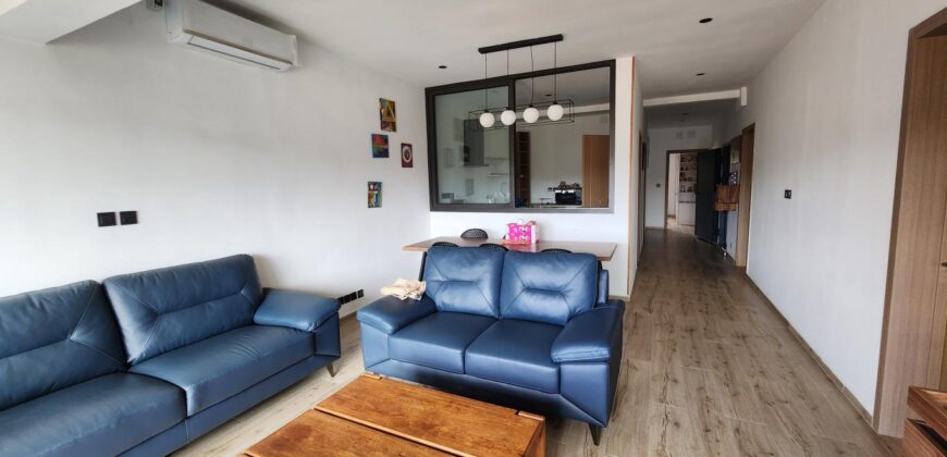 En location un charmant appartement appartement meublé de type F3 situé au sein d’une résidence sécurisée à Androhibe