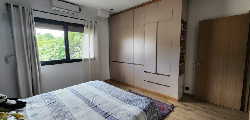 En location un charmant appartement appartement meublé de type F3 situé au sein d’une résidence sécurisée à Androhibe