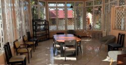 Location d’une grande villa T6 de style traditionnel avec piscine située à Ankadifotsy