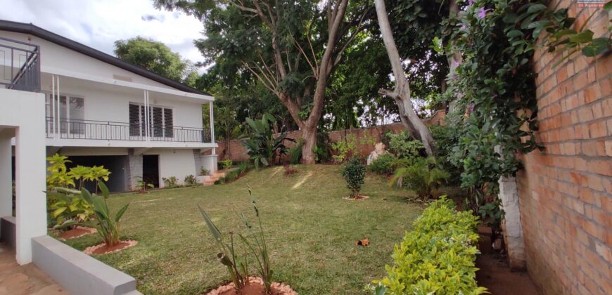 Location d’une grande villa T5 située dans un quartier résidentiel et calme à Androhibe
