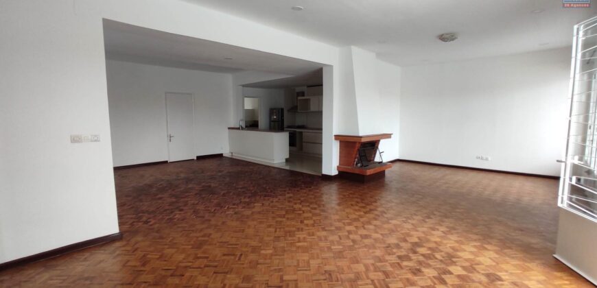 Location d’une grande villa T5 située dans un quartier résidentiel et calme à Androhibe