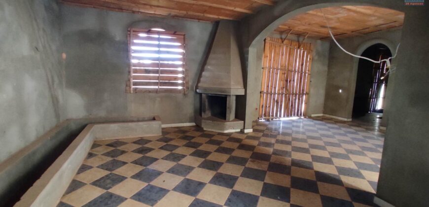 À vendre complexe hôtelier spacieux à finaliser sur un terrain de 4050 m2 situé à Faravohitra Avaratra