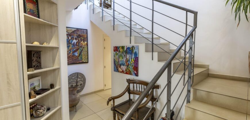 Location d’un bel appartement T4 en duplex situé dans une résidence sécurisée à Ivandry