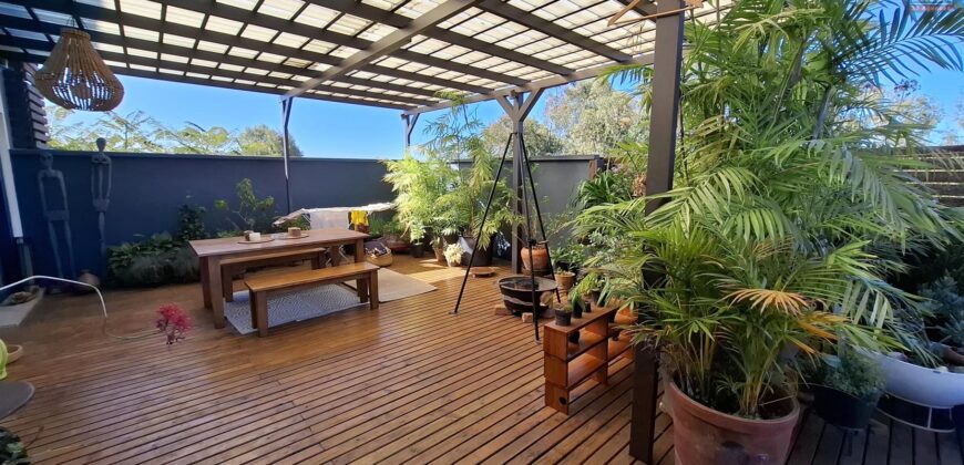 A vendre un magnifique appartement T4 en duplex meublé de 300 m2 situé à Ivandry