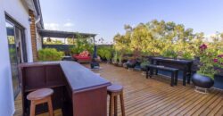 A vendre un magnifique appartement T4 en duplex meublé de 300 m2 situé à Ivandry