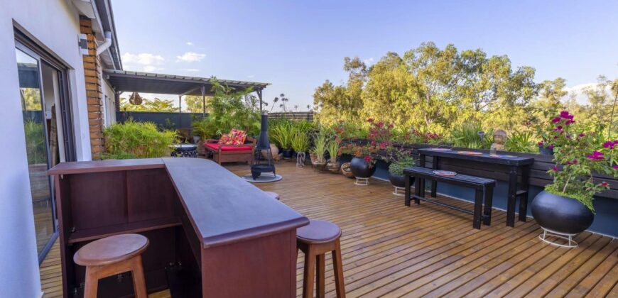 A vendre un magnifique appartement T4 en duplex meublé de 300 m2 situé à Ivandry