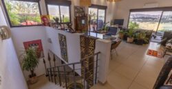 A vendre un magnifique appartement T4 en duplex meublé de 300 m2 situé à Ivandry