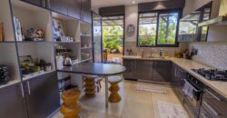 A vendre un magnifique appartement T4 en duplex meublé de 300 m2 situé à Ivandry