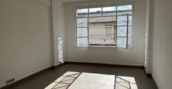 A louer un appartement T3 d’environ 90 m2 situé en plein centre-ville de  Tsaralalana