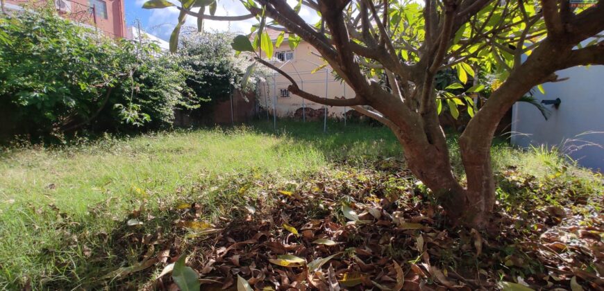 A louer une charmante villa à étage située dans le quartier calme d’Andoharanofotsy