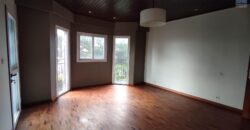 A louer une charmante villa à étage située dans le quartier calme d’Andoharanofotsy