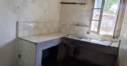 À vendre maison F4 à étage de 40 m² idéale pour projet pro ou commerce située en bord de route à Betongolo