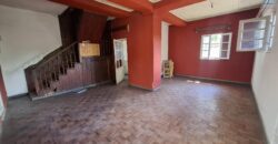 À vendre maison F4 à étage de 40 m² idéale pour projet pro ou commerce située en bord de route à Betongolo
