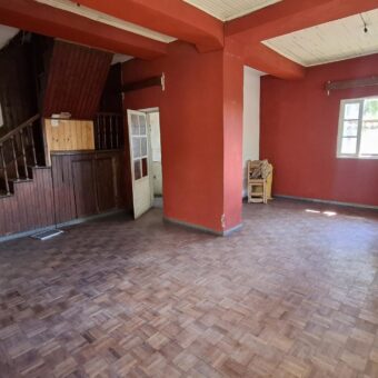 À vendre maison F4 à étage de 40 m² idéale pour projet pro ou commerce située en bord de route à Betongolo