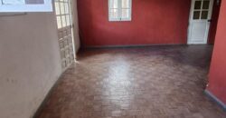À vendre maison F4 à étage de 40 m² idéale pour projet pro ou commerce située en bord de route à Betongolo