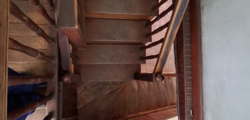 À vendre maison F4 à étage de 40 m² idéale pour projet pro ou commerce située en bord de route à Betongolo