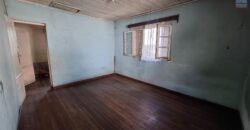 À vendre maison F4 à étage de 40 m² idéale pour projet pro ou commerce située en bord de route à Betongolo