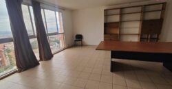 A louer un appartement T3 de 126 m2 situé en plein centre-ville à Ambohijatovo Ambony