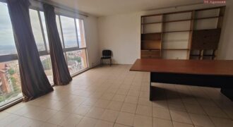A louer un appartement T3 de 126 m2 situé en plein centre-ville à Ambohijatovo Ambony