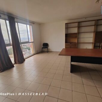 A louer un appartement T3 de 126 m2 situé en plein centre-ville à Ambohijatovo Ambony