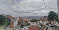 A louer un appartement T3 de 126 m2 situé en plein centre-ville à Ambohijatovo Ambony
